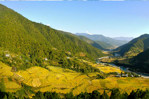 Beautiful Bhutan landscapes and cultural landmarks featured in 7-day Bhutan tour packages