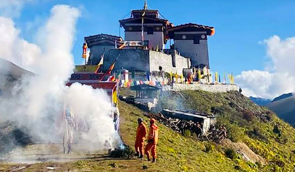 Lingshi village in Bhutan with traditional houses, mountain landscapes, and views of Lingshi Dzong.