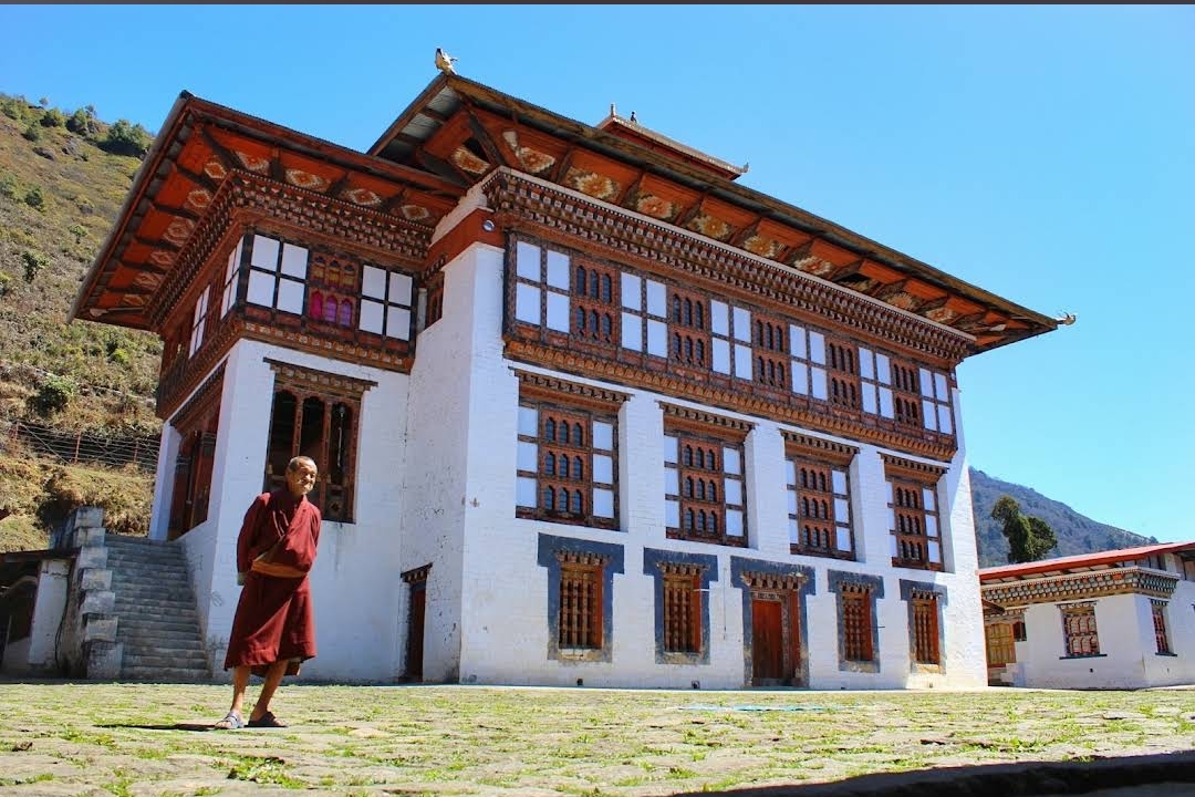 Routes: Paro → Choekhortoe → Rigsum Goempa → Chuzom → Paro